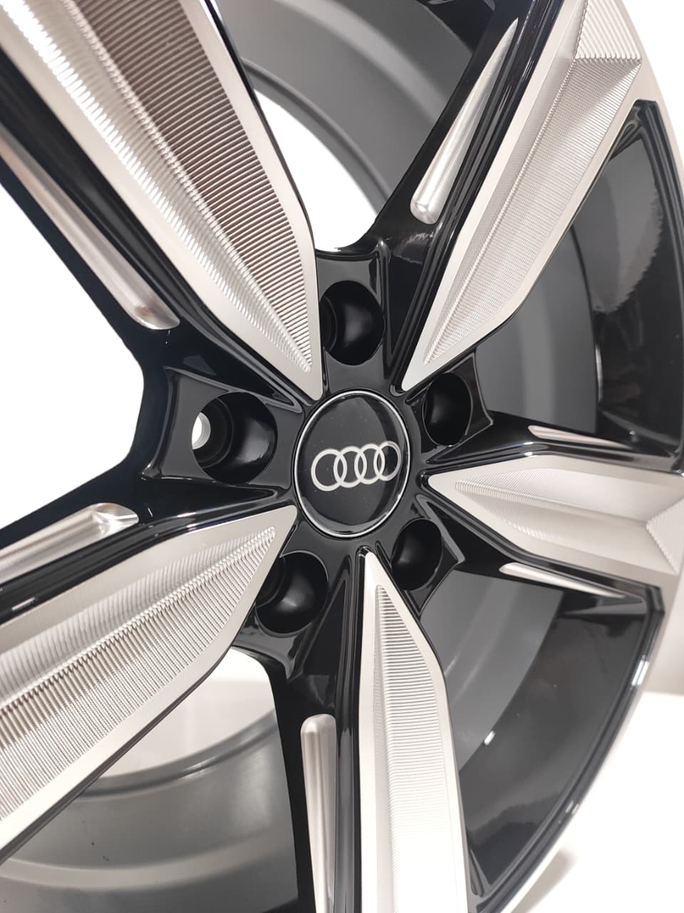 JOGO DE RODA AUDI RS5 COUPÉ ARO 18 - Imagem 3